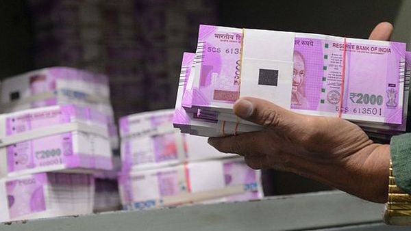 2000 रुपये के नोट के कम दिखने की आख़िर वजह क्या है