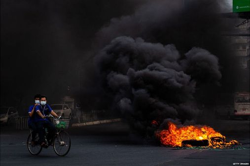 म्यांमार: स्थानीय मीडिया का दावा, सेना के हाथों 82 लोगों की मौत, एक के ऊपर एक रखे शव