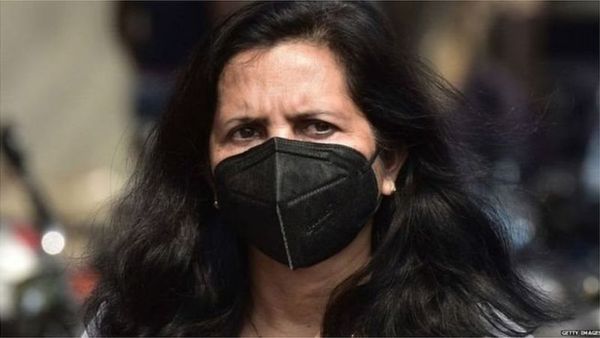 कोरोनाः घर में मास्क लगाने से बच सकते हैं वायरस से?