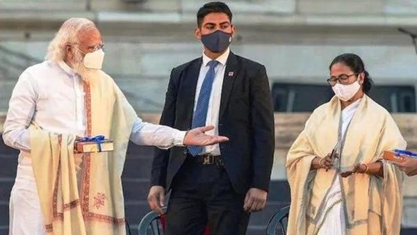 पश्चिम बंगाल: यास तूफ़ान के लिए मिलने वाली राहत पर तेज़ हुई सियासत