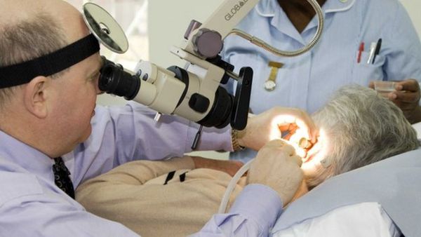 कान का मैल क्या है? जानें इसे साफ़ करने का सबसे अच्छा तरीका