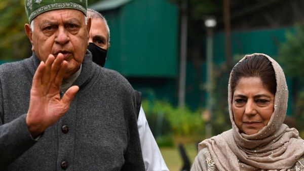 मोदी के आमंत्रण को कश्मीरी नेताओं ने क्यों स्वीकार किया?