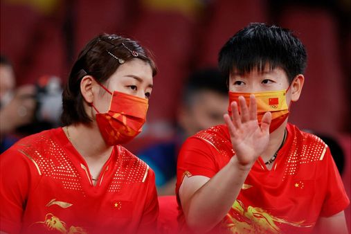 चीन में ओलंपिक मेडल लाने पर भी 'खिलाड़ियों की कड़ी आलोचना' क्यों ?