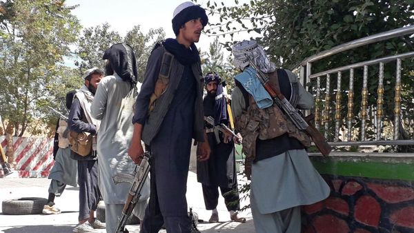 तालिबान का क़ब्ज़ा अफ़ग़ान सेना में भ्रष्टाचार और धोखेबाज़ी का नतीजा?