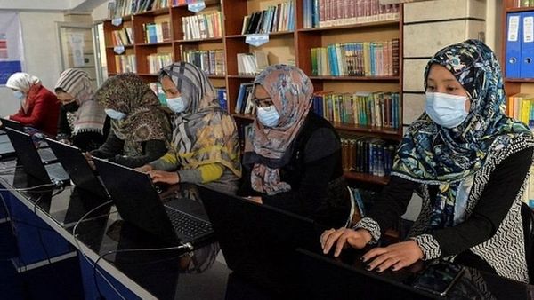 अफ़ग़ानिस्तान: तालिबान के क़ब्ज़े के दौरान एक अफ़ग़ान महिला की आपबीती