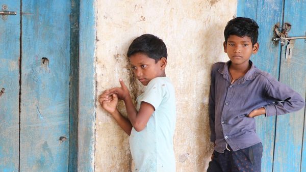 कोरोना वायरस: वो बच्चे जो लिखना-पढ़ना भूल गए हैं, क्या होगा जब ये बच्चे स्कूल लौटेंगे?