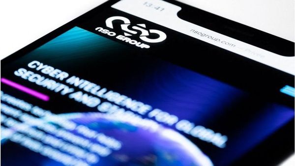 स्मार्ट फ़ोन में है जासूसी का ख़तरा, पर इससे बचने के भी निकल रहे उपाय