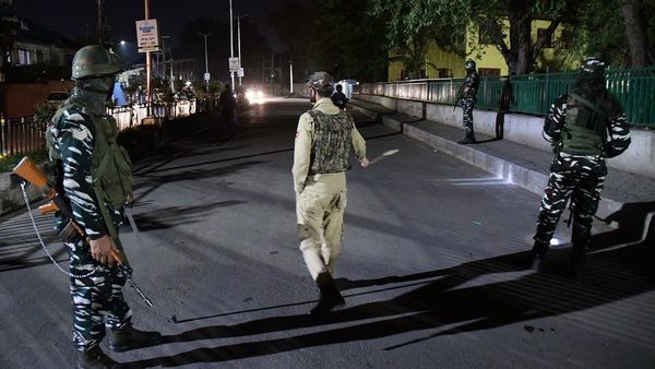 हिंदुओं और सिखों पर चरमपंथी हमला: 'कश्मीर जाकर नौकरी करने की सज़ा मिली'