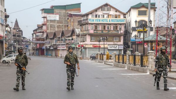 कश्मीर में दुबई के साथ समझौता क्या पाकिस्तान के लिए झटका है?