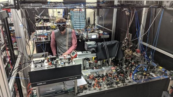 क्वांटम कंप्यूटर बनाने की रेस में क्यों है अमेरिका, चीन, भारत और दूसरे देश? - दुनिया जहान