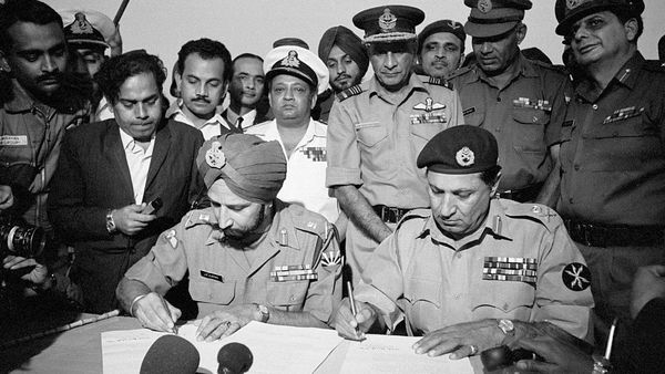 बांग्लादेश के अलग होने की वजह क्या थी- भाषा, संस्कृति, अन्याय या कोई साज़िश?