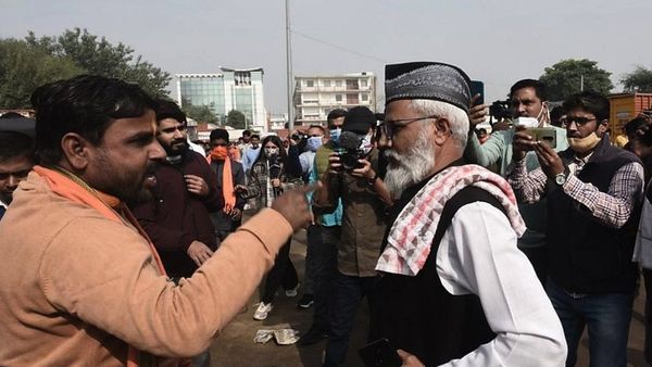 क्या भारतीय मुसलमानों पर है अलग-थलग होने का ख़तरा: विश्लेषण