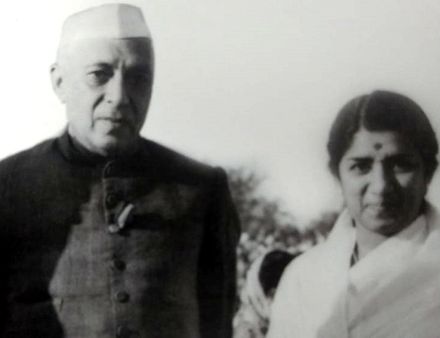 लता मंगेशकरः जब प्रधानमंत्री नेहरू की आँखें भर आईं