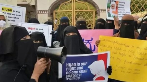 हिजाब VS किताब: विवाद की वजह से लड़कियों की पढ़ाई पर कितना असर?