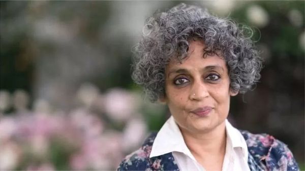 अरुंधति रॉय हिन्दू राष्ट्र और मोदी सरकार पर क्या बोलीं?