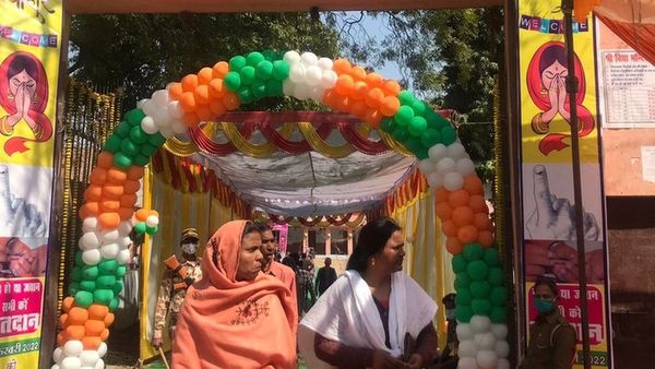 उत्तर प्रदेश विधानसभा चुनाव: तीन चरण के मतदान के बाद कैसी नज़र आ रही है सियासी तस्वीर