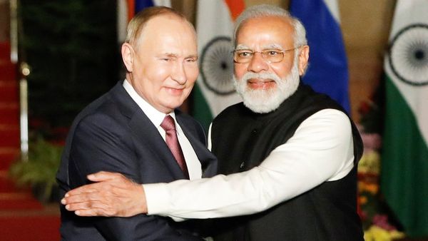 भारत-अमेरिका संबंधों को कैसे आज़मा रहा है रूस-यूक्रेन के बीच युद्ध