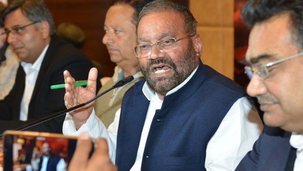 उत्तर प्रदेश चुनाव: स्वामी प्रसाद मौर्य पडरौना छोड़ फ़ाज़िलनगर से लड़ने क्यों चले गए - ग्राउंड रिपोर्ट