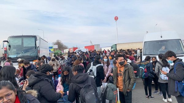 यूक्रेन में फँसे भारतीय छात्रों को निकालना क्यों है बड़ी चुनौती?