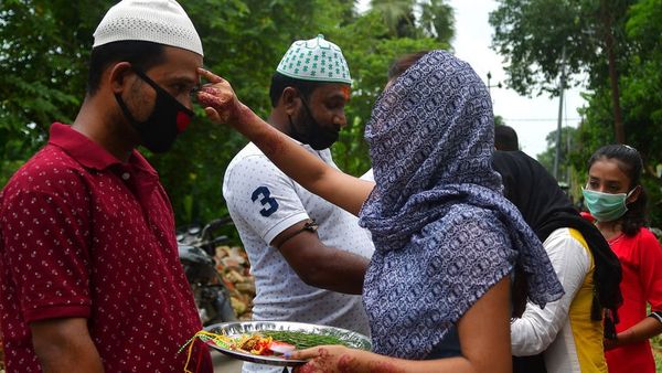 उत्तर प्रदेश चुनाव: राज्य पर हावी धार्मिक पहचान, कितने बँट गए हैं हिंदू-मुसलमान- स्पेशल रिपोर्ट