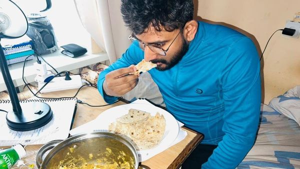 यूक्रेन में फंसे भारतीय छात्रों का नस्लभेद का शिकार होने का भी आरोप