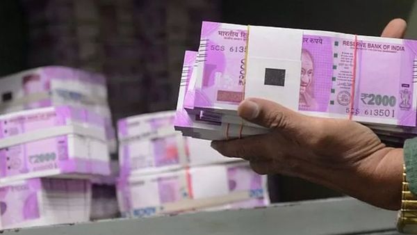 महिला दिवस: 'तुमसे न हो पाएगा' औरतों की 'माली हालत' का सबसे बड़ा रोड़ा