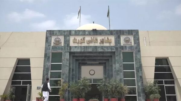 पाकिस्तान: पेशावर हाई कोर्ट में जब सामने आया बॉलीवुड फ़िल्म 'बाग़बान' जैसा मुक़दमा