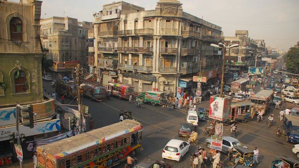 हथौड़ा गैंग: कहानी कराची की सड़कों पर दहशत फैलाने वाले गैंग की