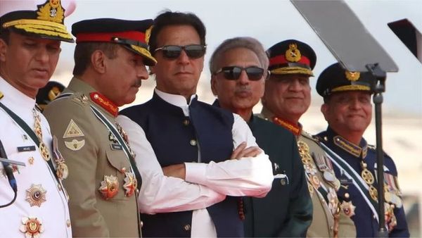 इमरान ख़ान के जाने पर इस्लामिक और बाक़ी दुनिया में क्या प्रतिक्रिया है?