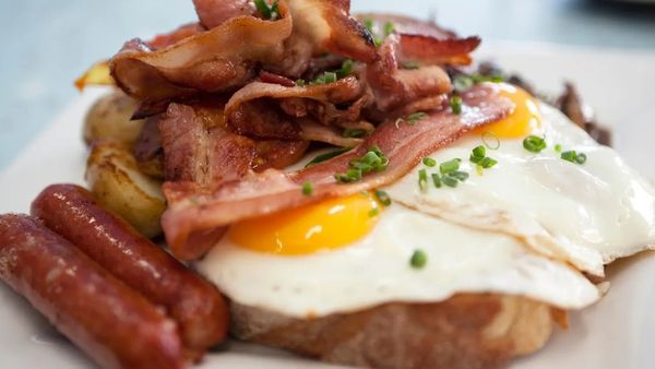 दिन में आख़िर आपको कितनी बार खाना खाना चाहिए