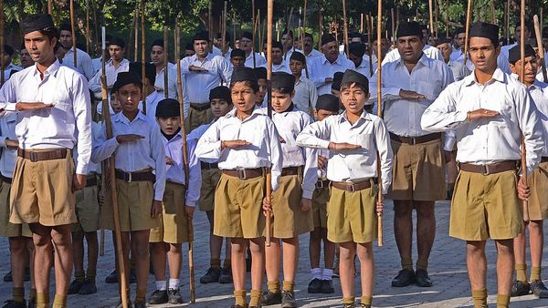 कर्नाटक की स्कूली किताबों में हेडगेवार का भाषण क्यों शामिल कर रही है सरकार