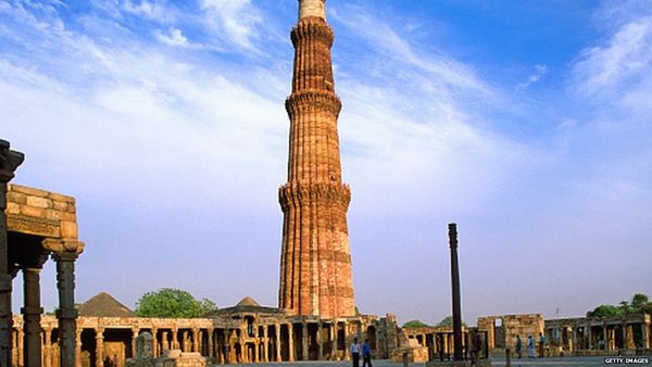 क़ुतुब मीनार: भारत की सबसे ऊंची मीनार का मामला आख़िर अदालत तक क्यों पहुंचा?