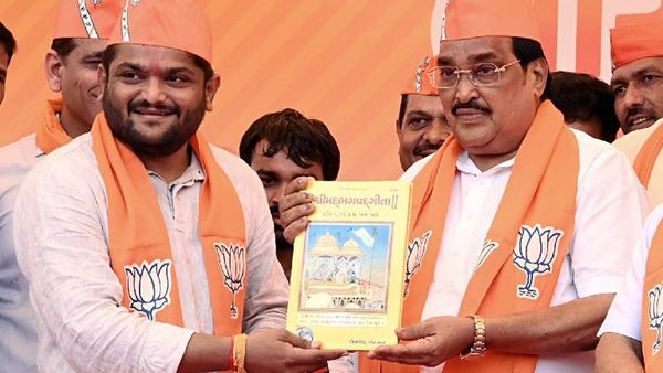 हार्दिक पटेल ने थामा कमल, इससे बीजेपी को फ़ायदा होगा या कांग्रेस को?