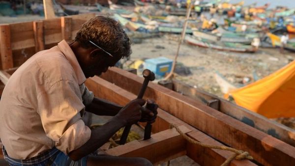 1 जुलाई: नए श्रम क़ानूनों से वेतन, कामकाजी घंटे और पेंशन पर कितना पड़ेगा असर?