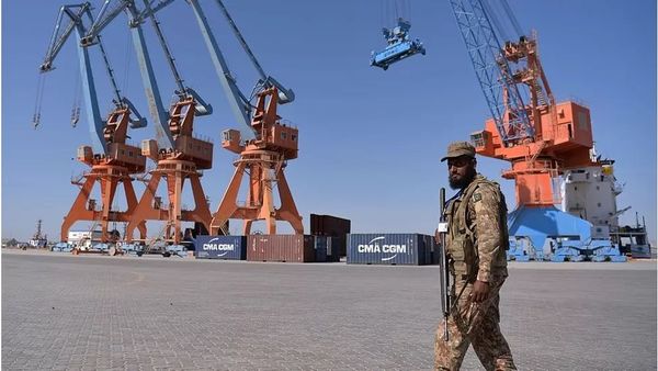 पाकिस्तान में चीनी नागरिकों पर हो रहे हमलों से क्या सुस्त हुई सीपेक परियोजना?