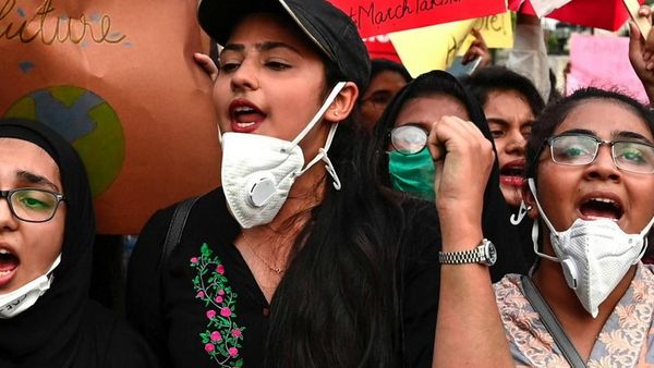 'ये अपनी ही बोलता है, इसे उठा लो...' - वुसत का ब्लॉग