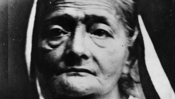 जिसे कस्तूरबा गांधी की डायरी बताया जा रहा है, वो अचानक कैसे मिली?