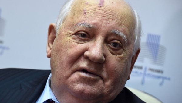 मिख़ाइल गोर्बाचोफ़: जिनके देखते ही देखते सोवियत संघ बिखर गया