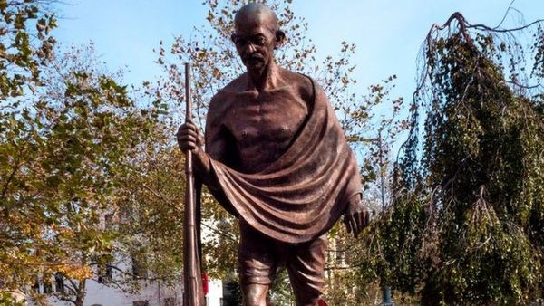 गांधी जयंती: जो बार-बार तोड़ने पर भी न टूटे वही तो गांधी हैं