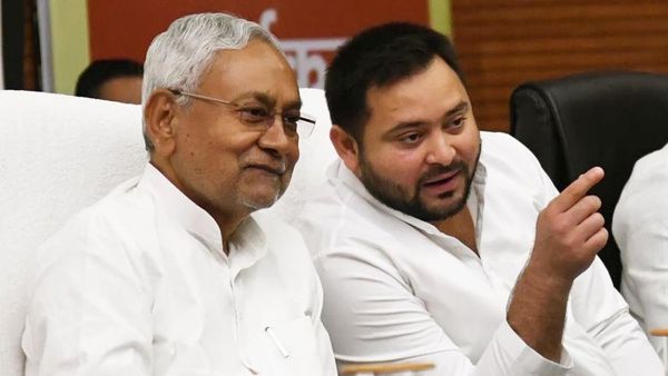 नीतीश कुमार के सामने यह तेजस्वी का सरेंडर है या उत्तराधिकारी बनने की डील