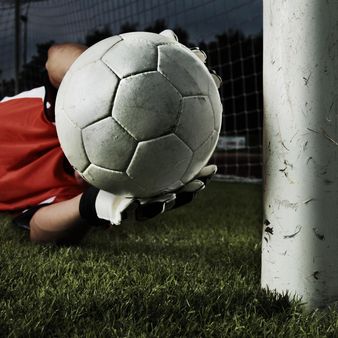 फ़ुटबॉल, साहित्य, गोलकीपिंग का दर्शनशास्त्र और कामू के फटे जूते