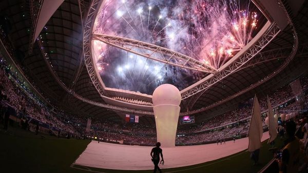 क़तर में वर्ल्ड कप के आयोजन से कितनी बदली 'ख़ूबसूरत खेल' की दुनिया