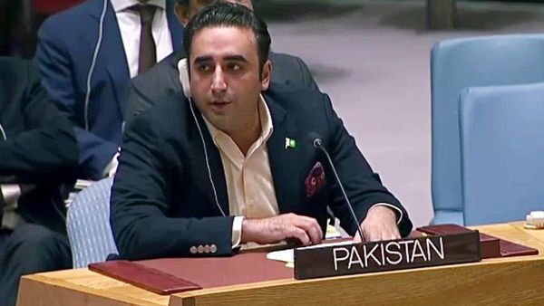 शहबाज़ शरीफ़ चाहते हैं भारत से हो बात, पर पाकिस्तान में बरपा हंगामा