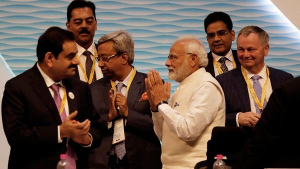 अदानी 'साम्राज्य' में आए भूचाल पर विदेशी मीडिया ने क्या लिखा है