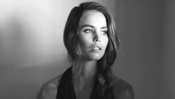 सुंदर होना क्या कमाई बढ़ाने का पैमाना है?