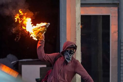 मोलोतोव कॉकटेल क्या है जो कभी सोवियत टैंकों की तबाही की वजह बना था