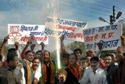 Cong stakes majority in Delhi, Mizoram; leads in R