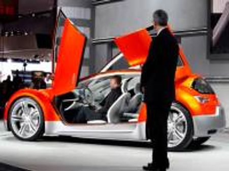 Detroit auto show witness less crowd