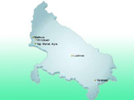 150 people fall off from train roof, three killed in UP