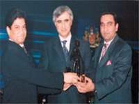 Taj GM gets corporate citizen award